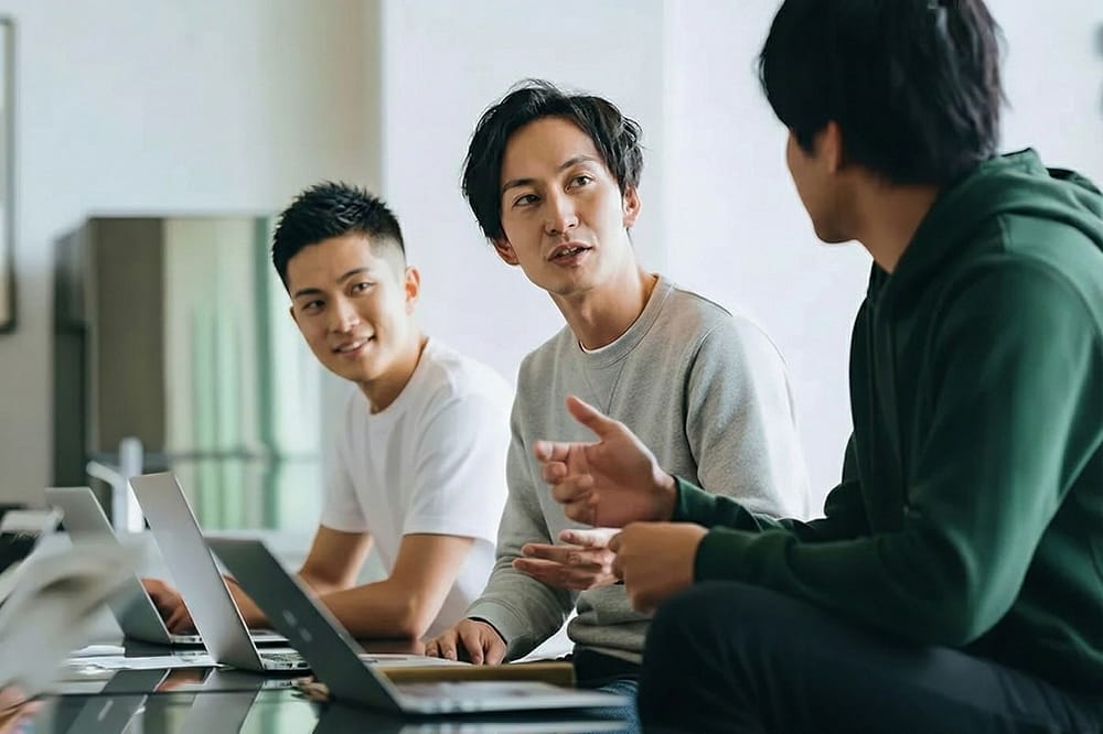 提案をする社員